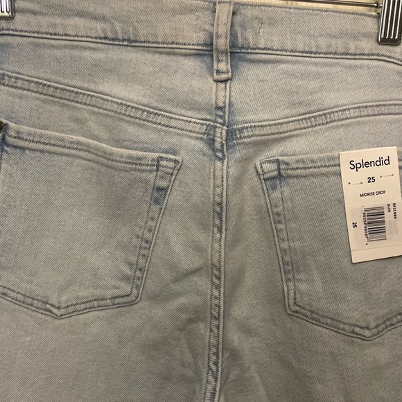 NWT- women’s 25
splendid jeans
Faded blue
Mid - Rise Crop - Picture 8 of 10